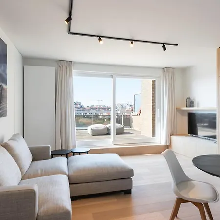 Penthouse With 2 Very Large Terraces South Facing Overlooking Zegemeer, Prime Location, Near The Sea, 2 Bedrooms, Free Garage Appartement Knokke-Heist